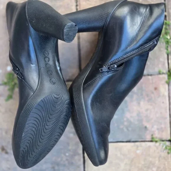 ECCO Black Leather Ankle Boots Women’s 9 Zip Comfort Booties - Picture 3 of 9